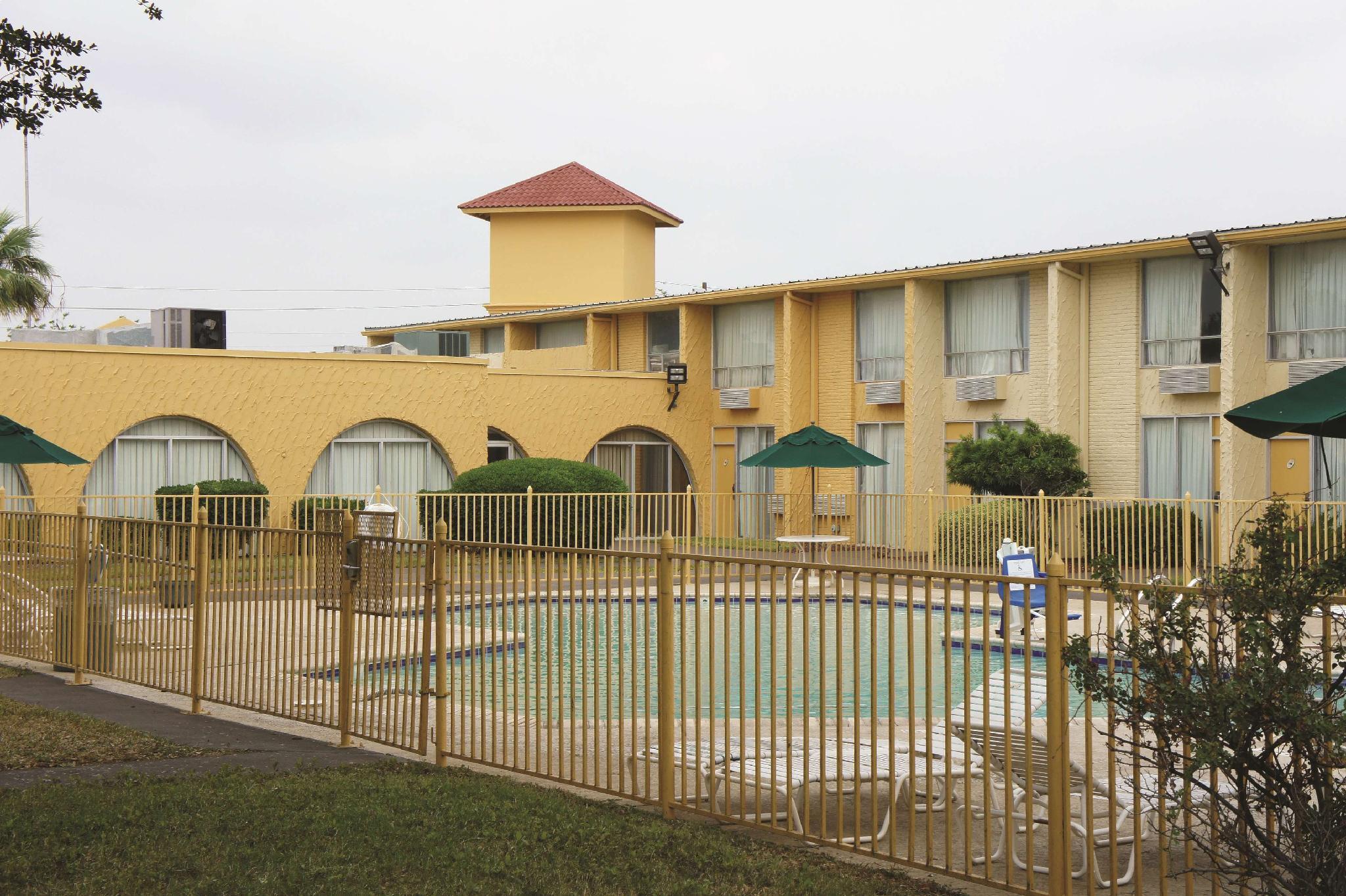Days Inn By Wyndham Del Rio Exterior foto