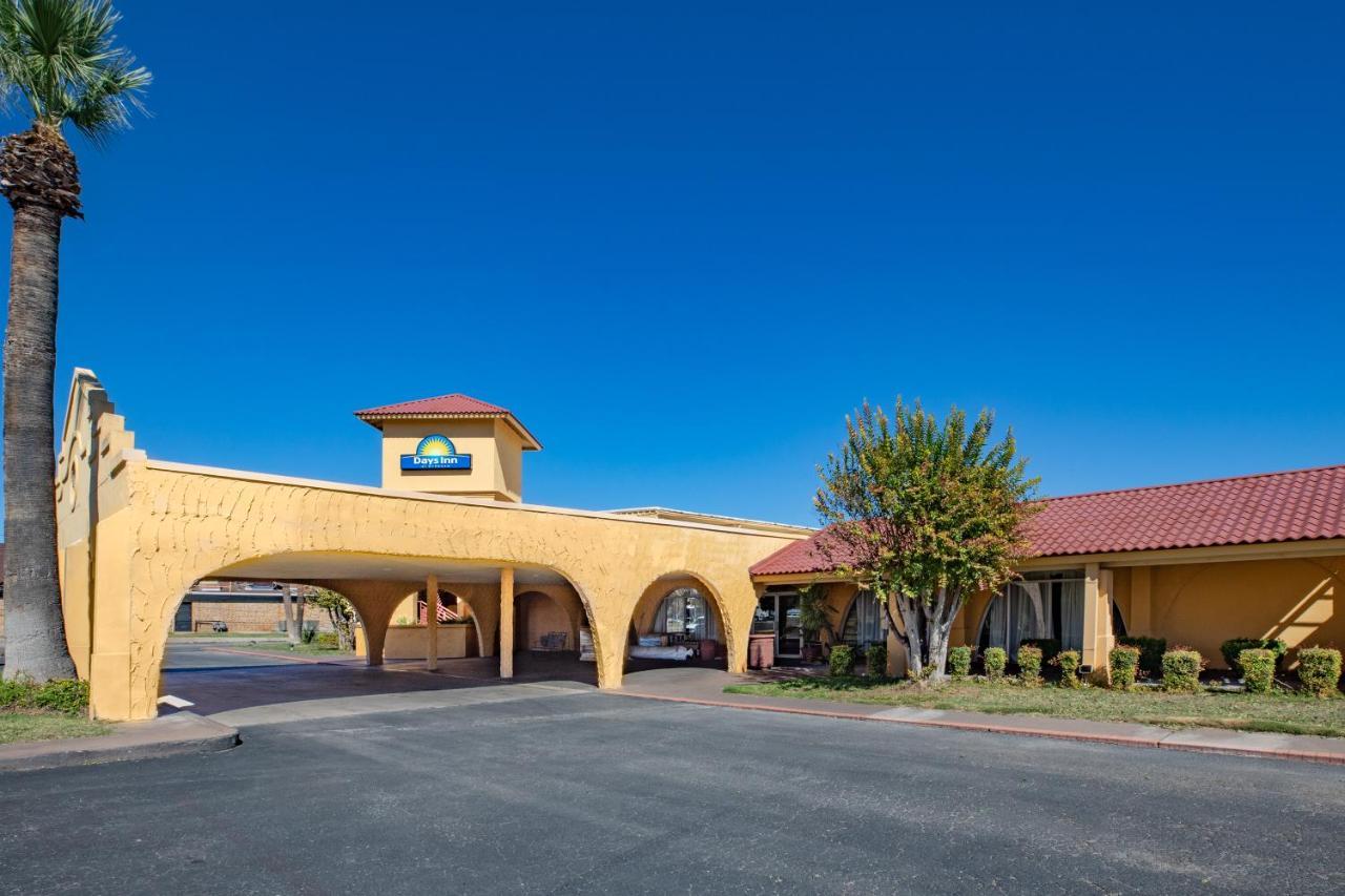 Days Inn By Wyndham Del Rio Exterior foto