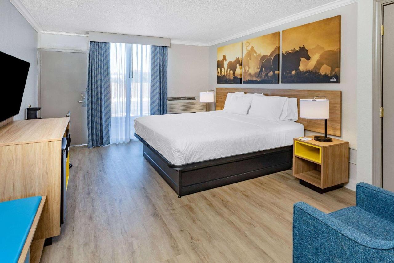 Days Inn By Wyndham Del Rio Exterior foto